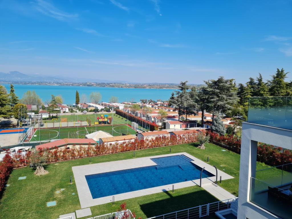 Appartamento di lusso con piscina a Peschiera del Garda